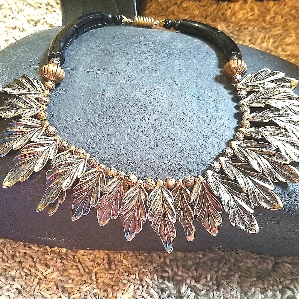 Vintage leaf choker necklace